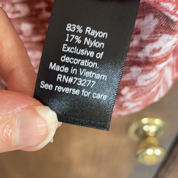 Simply Vera Vera Wang top abstract animal print top smocking in back L - Picture 12 of 15